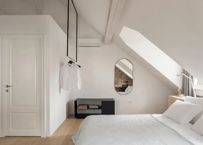 April1550 Boutique Λιουμπλιάνα