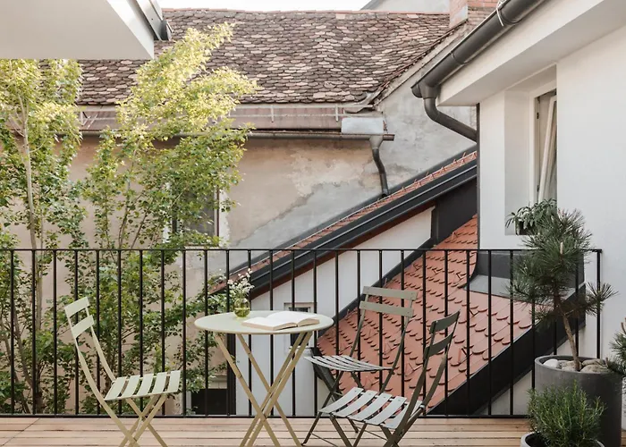 April1550 Boutique Λιουμπλιάνα